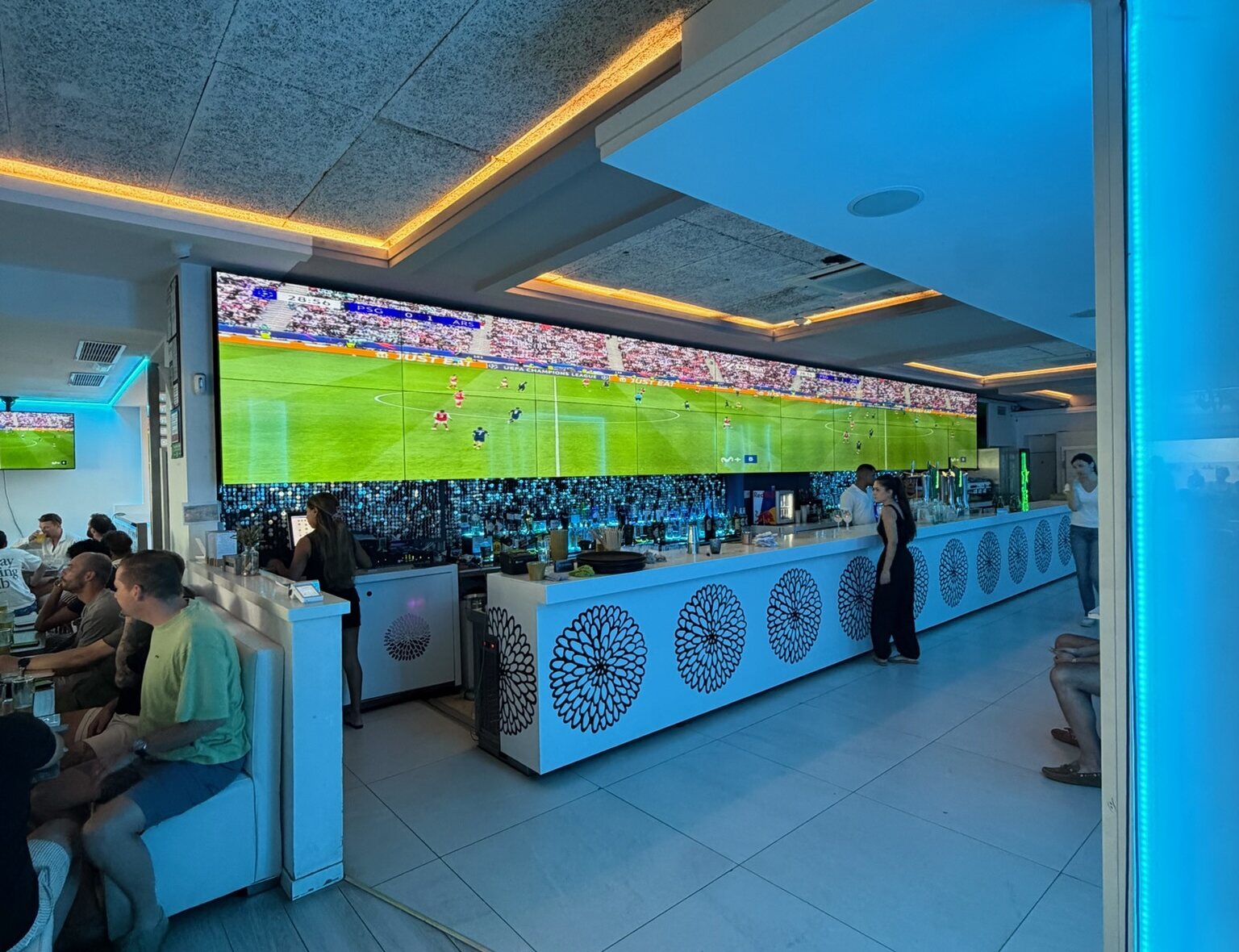 Pantallas grandes para ver fútbol y el Mundial en Destino 56 Valencia
